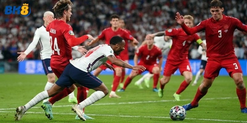 Đội có sức mạnh vượt trội có tỷ lệ hưởng quả ném biên cao hơn